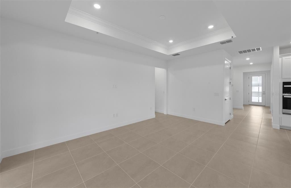 合同活跃: $459,055 (2 贝兹, 2 浴室, 1707 平方英尺)