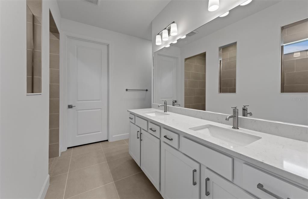 合同活跃: $459,055 (2 贝兹, 2 浴室, 1707 平方英尺)