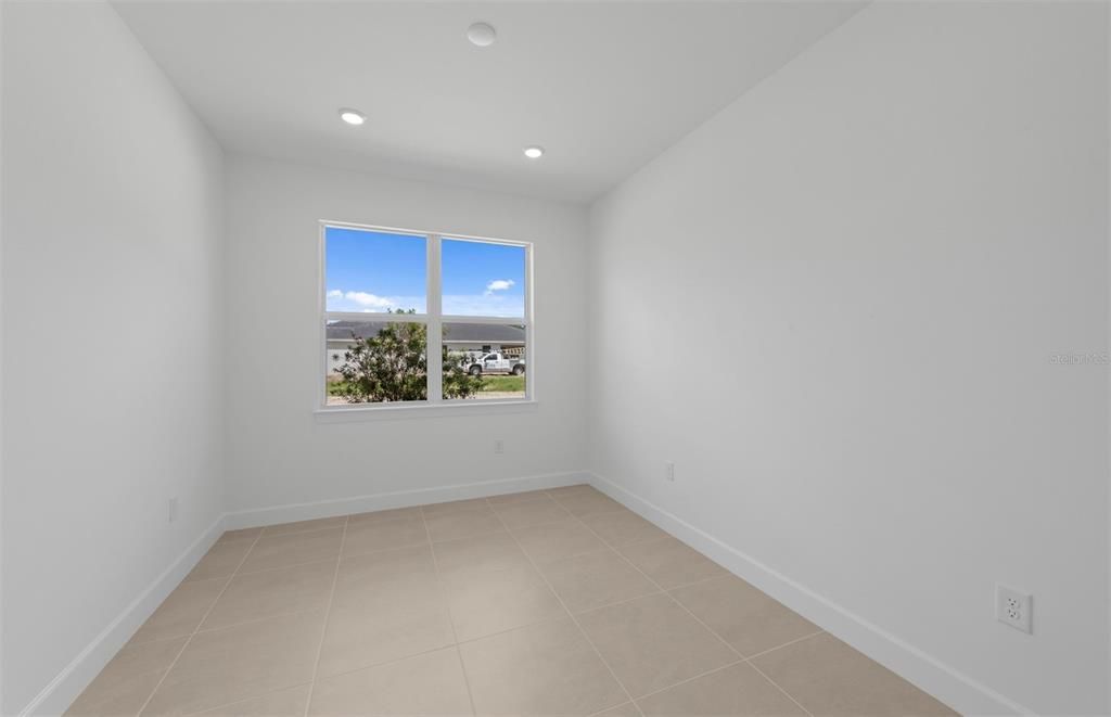 合同活跃: $459,055 (2 贝兹, 2 浴室, 1707 平方英尺)