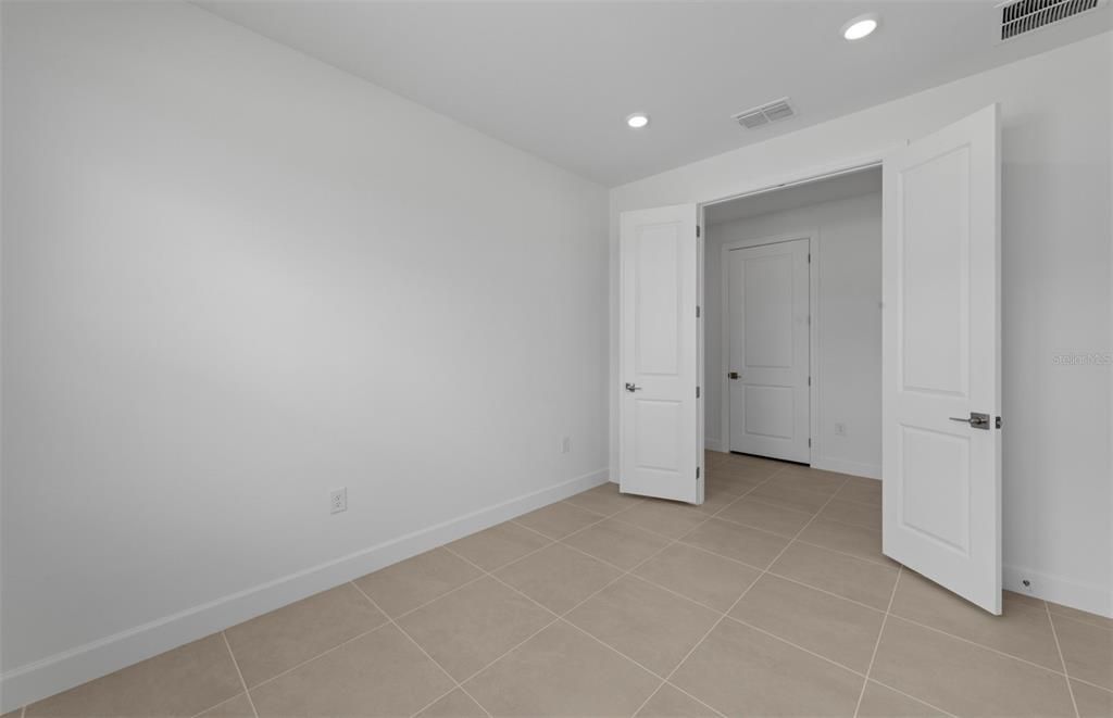 合同活跃: $459,055 (2 贝兹, 2 浴室, 1707 平方英尺)