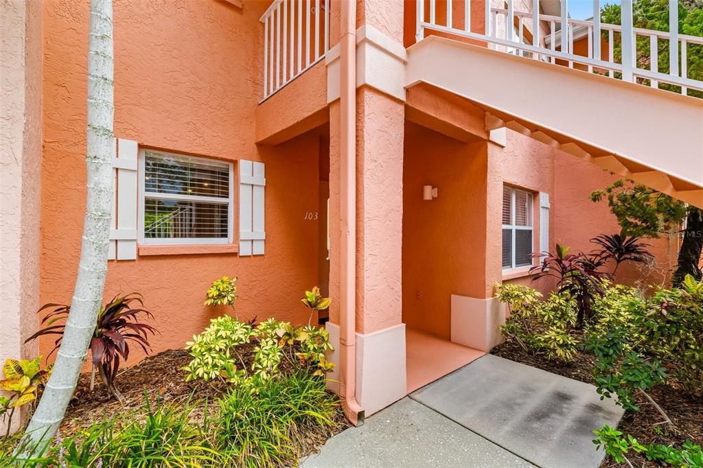 Active With Contract: $179,985 (2 beds, 2 baths, 954 Square Feet)
