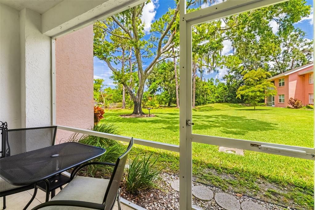 Active With Contract: $179,985 (2 beds, 2 baths, 954 Square Feet)