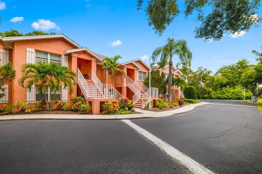 Active With Contract: $179,985 (2 beds, 2 baths, 954 Square Feet)