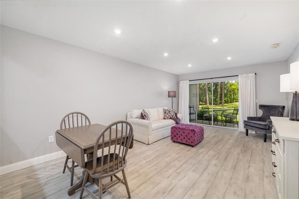 Active With Contract: $179,985 (2 beds, 2 baths, 954 Square Feet)