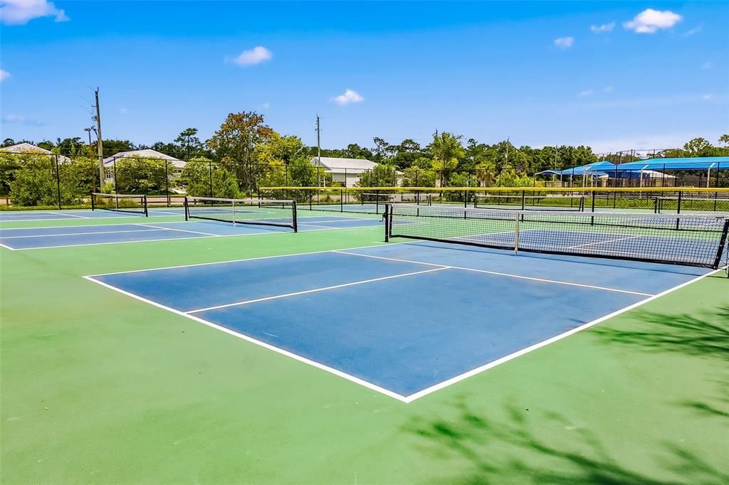 Active With Contract: $179,985 (2 beds, 2 baths, 954 Square Feet)