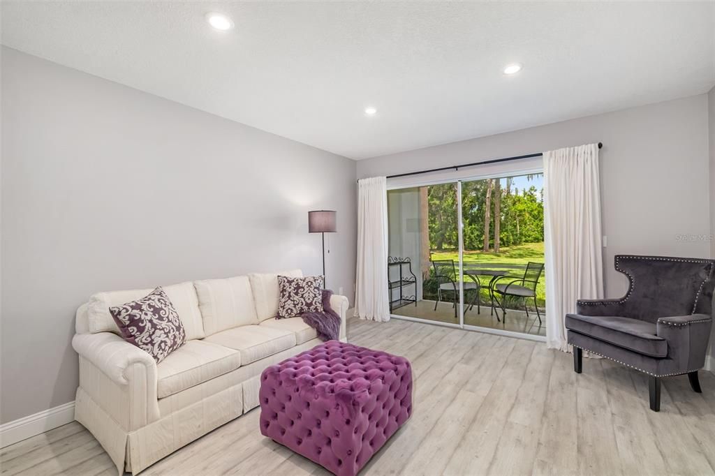 Active With Contract: $179,985 (2 beds, 2 baths, 954 Square Feet)