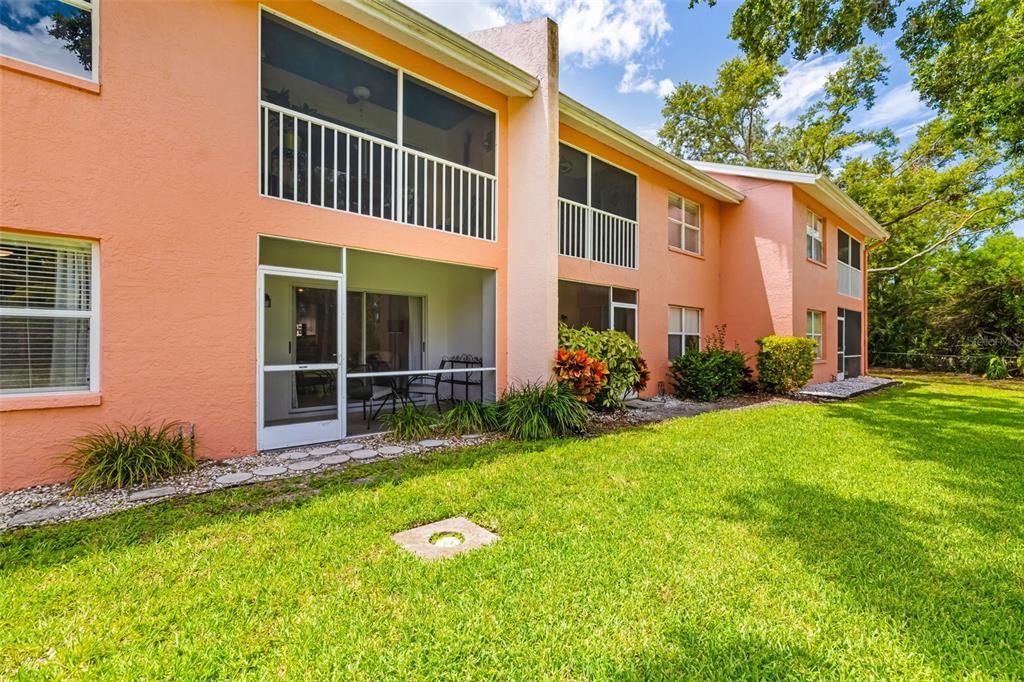 Active With Contract: $179,985 (2 beds, 2 baths, 954 Square Feet)
