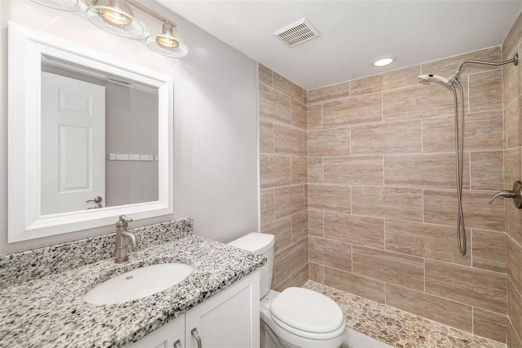 Active With Contract: $179,985 (2 beds, 2 baths, 954 Square Feet)