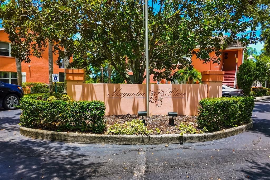 Active With Contract: $179,985 (2 beds, 2 baths, 954 Square Feet)