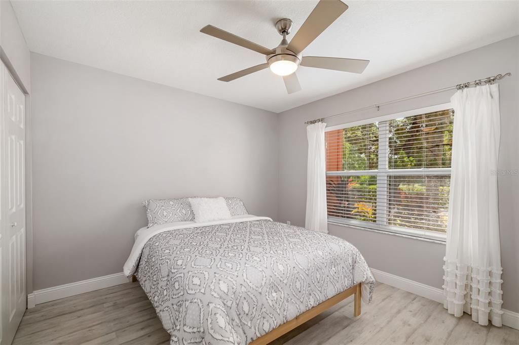 Active With Contract: $179,985 (2 beds, 2 baths, 954 Square Feet)