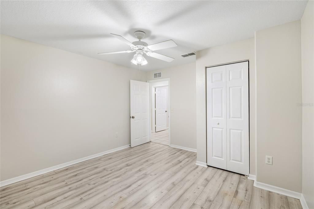 На продажу: $169,900 (3 спален, 2 ванн, 1212 Квадратных фут)