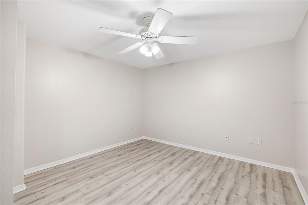 На продажу: $169,900 (3 спален, 2 ванн, 1212 Квадратных фут)