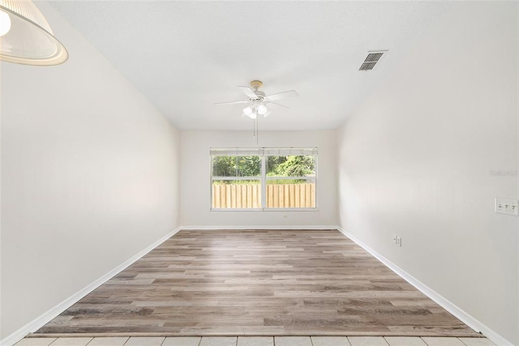 На продажу: $169,900 (3 спален, 2 ванн, 1212 Квадратных фут)