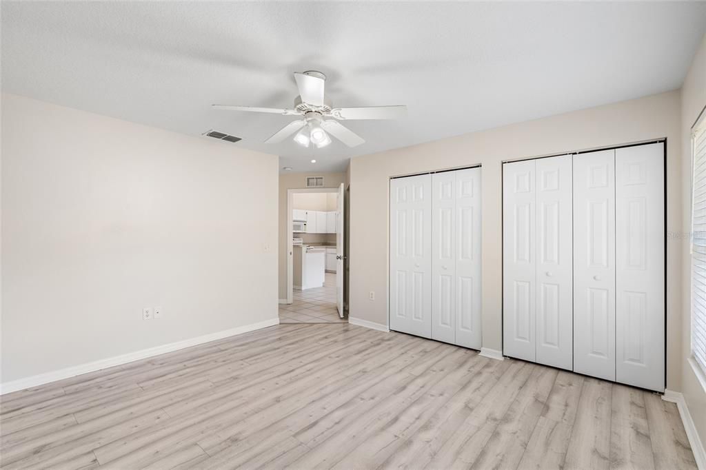 На продажу: $169,900 (3 спален, 2 ванн, 1212 Квадратных фут)