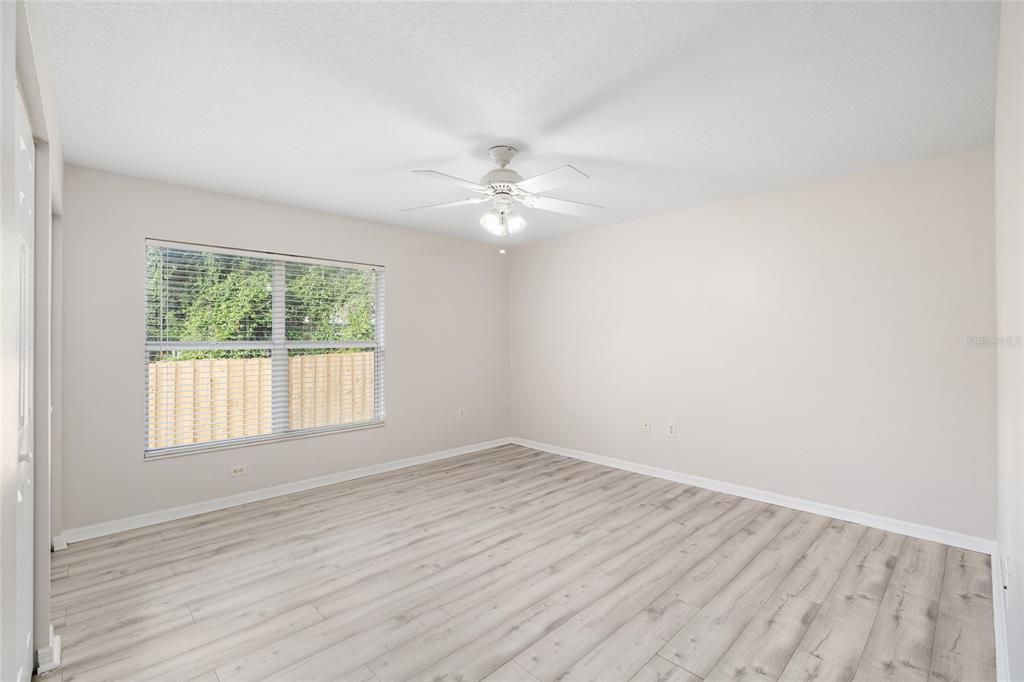 На продажу: $169,900 (3 спален, 2 ванн, 1212 Квадратных фут)