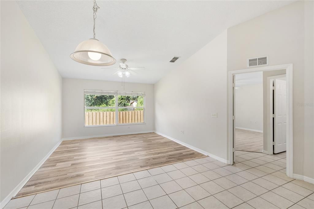 На продажу: $169,900 (3 спален, 2 ванн, 1212 Квадратных фут)