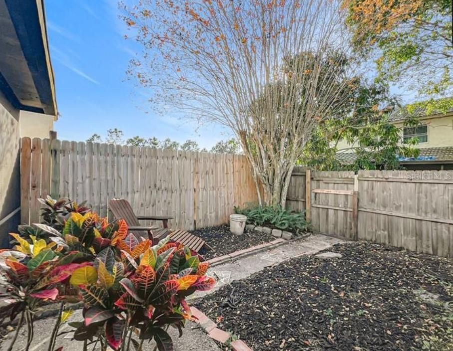 For Rent: $1,800 (2 beds, 1 baths, 1190 Square Feet)