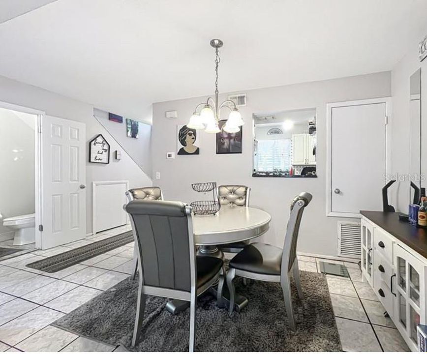 For Rent: $1,800 (2 beds, 1 baths, 1190 Square Feet)