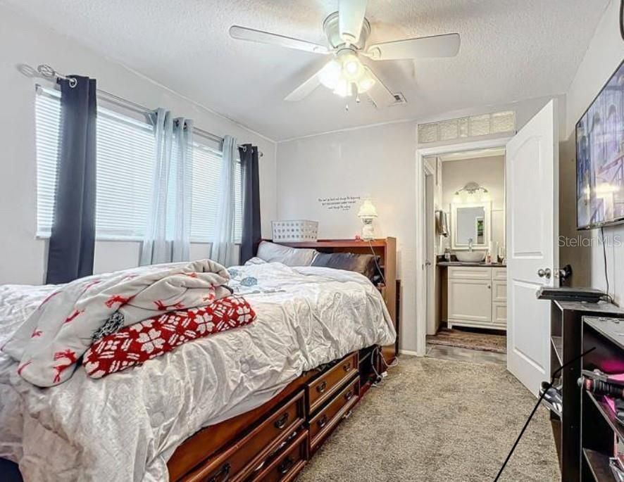 For Rent: $1,800 (2 beds, 1 baths, 1190 Square Feet)