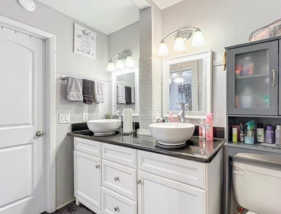 For Rent: $1,800 (2 beds, 1 baths, 1190 Square Feet)