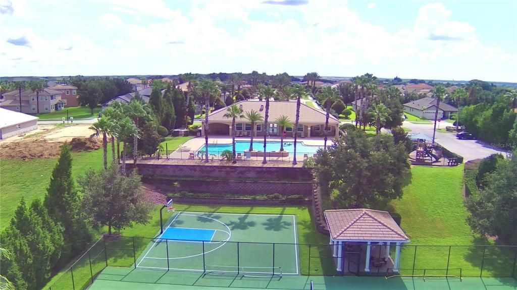 Activo con contrato: $552,526 (4 camas, 3 baños, 3000 Pies cuadrados)