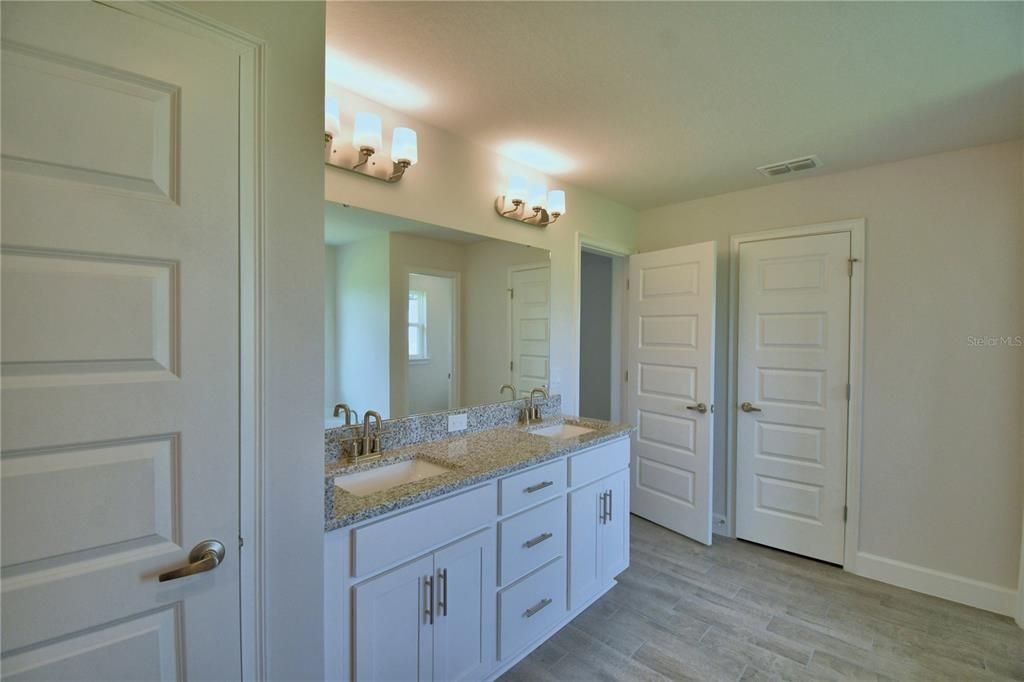 Activo con contrato: $552,526 (4 camas, 3 baños, 3000 Pies cuadrados)