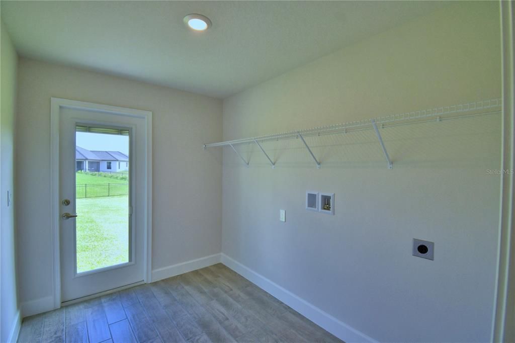 Activo con contrato: $552,526 (4 camas, 3 baños, 3000 Pies cuadrados)