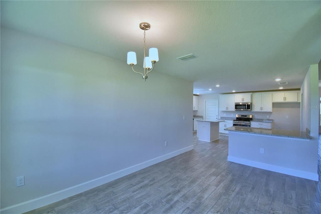 Activo con contrato: $552,526 (4 camas, 3 baños, 3000 Pies cuadrados)