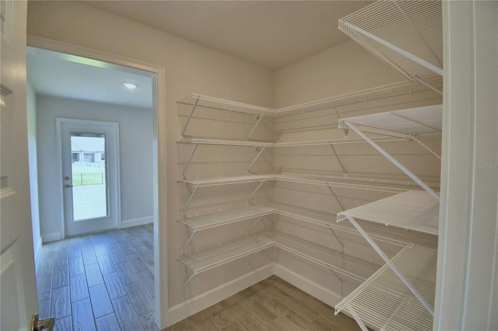 Activo con contrato: $552,526 (4 camas, 3 baños, 3000 Pies cuadrados)