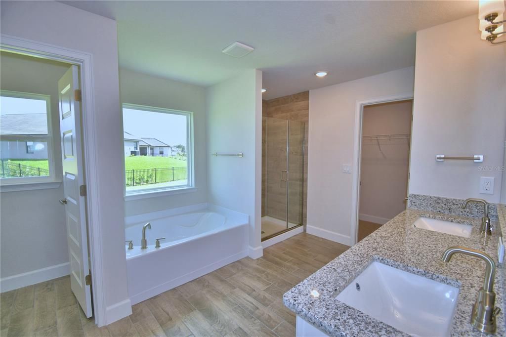 Activo con contrato: $552,526 (4 camas, 3 baños, 3000 Pies cuadrados)