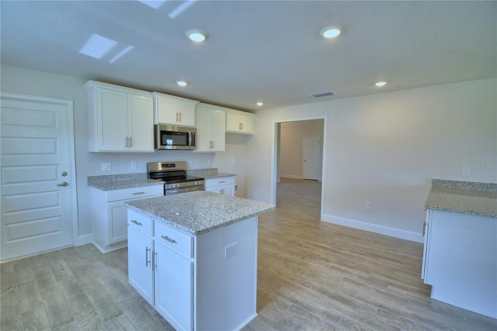 Activo con contrato: $552,526 (4 camas, 3 baños, 3000 Pies cuadrados)