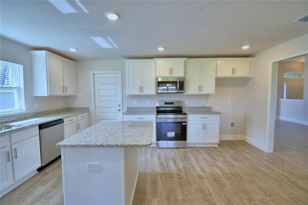 Activo con contrato: $552,526 (4 camas, 3 baños, 3000 Pies cuadrados)