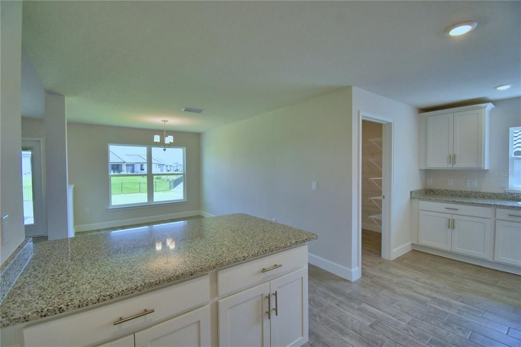 Activo con contrato: $552,526 (4 camas, 3 baños, 3000 Pies cuadrados)