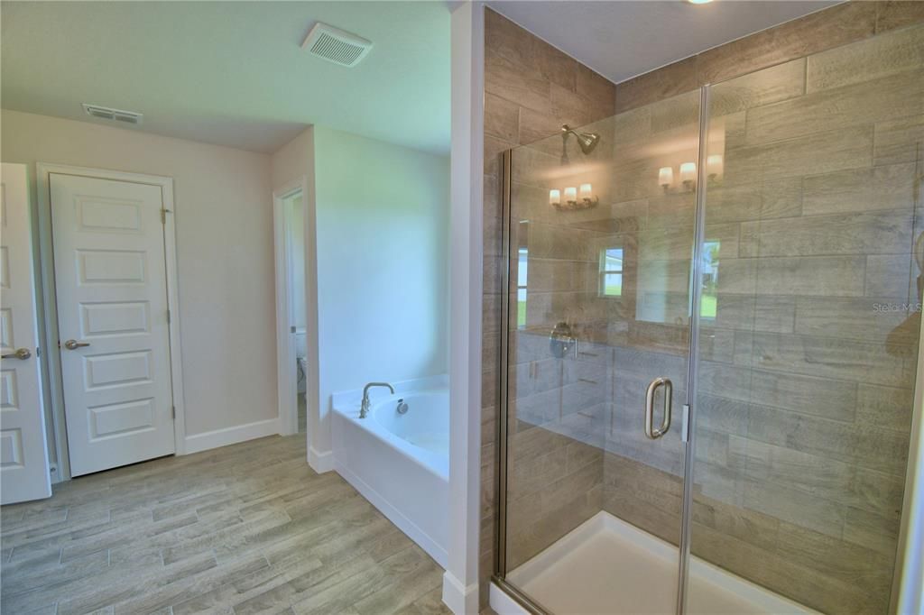 Activo con contrato: $552,526 (4 camas, 3 baños, 3000 Pies cuadrados)