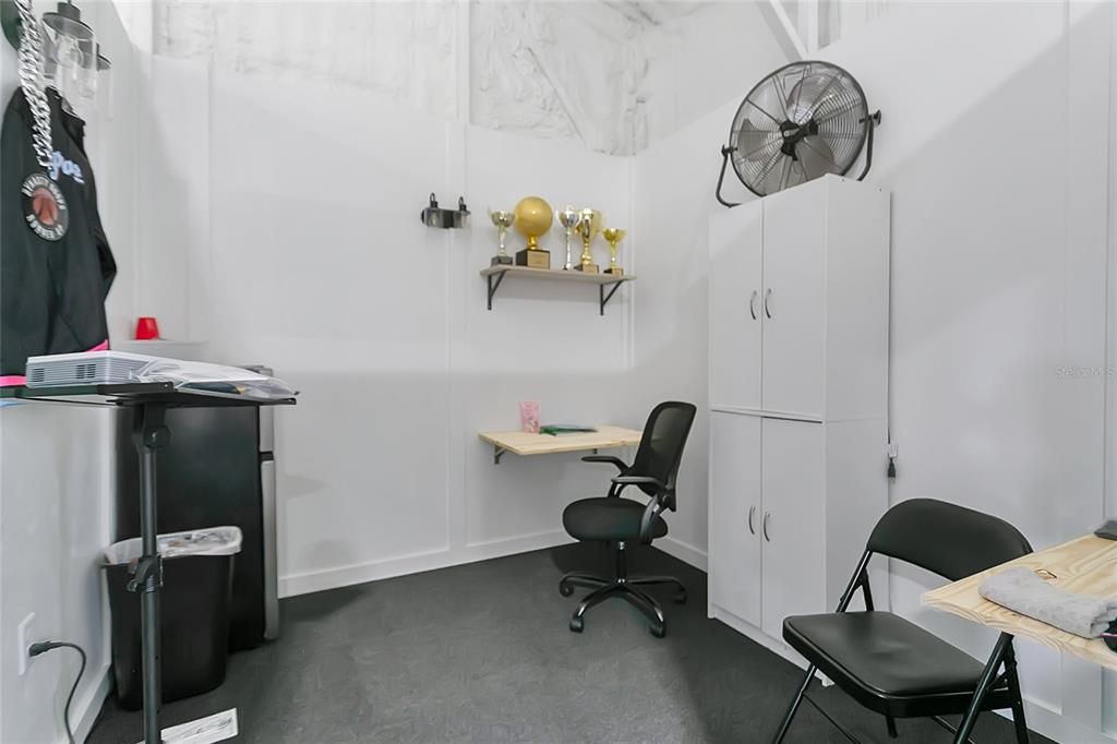 For Sale: $1,500,000 (4 beds, 3 baths, 2375 Square Feet)