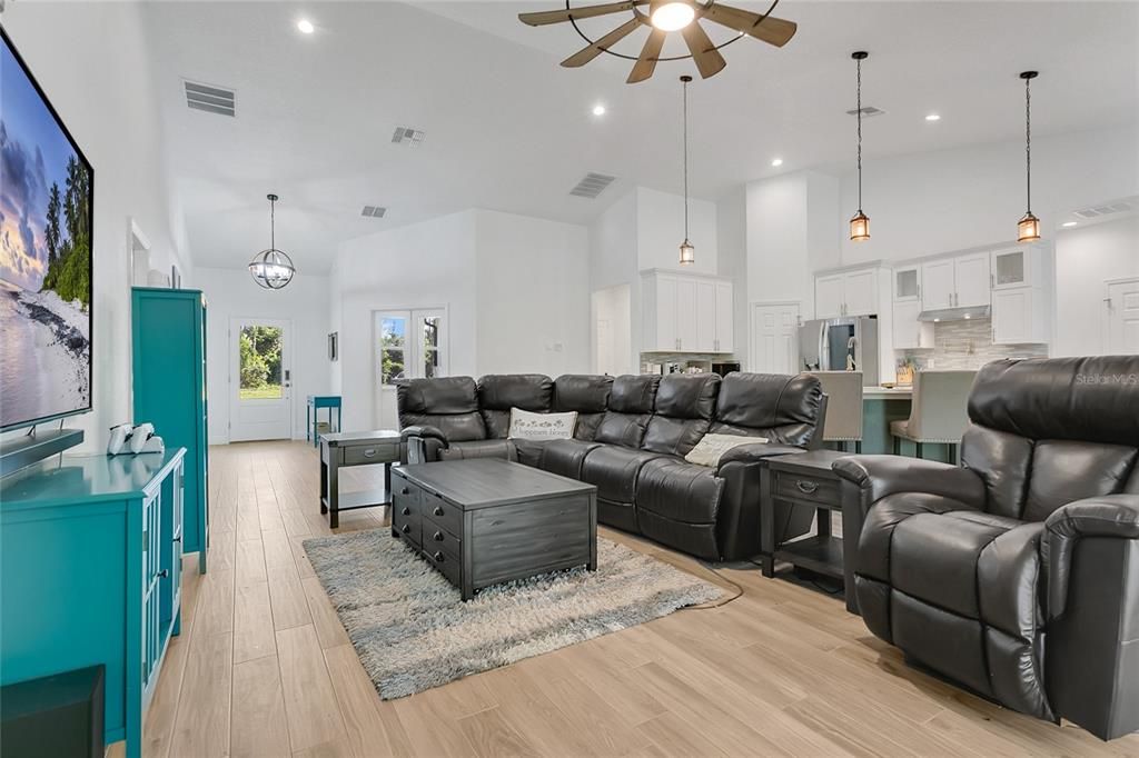 For Sale: $1,500,000 (4 beds, 3 baths, 2375 Square Feet)