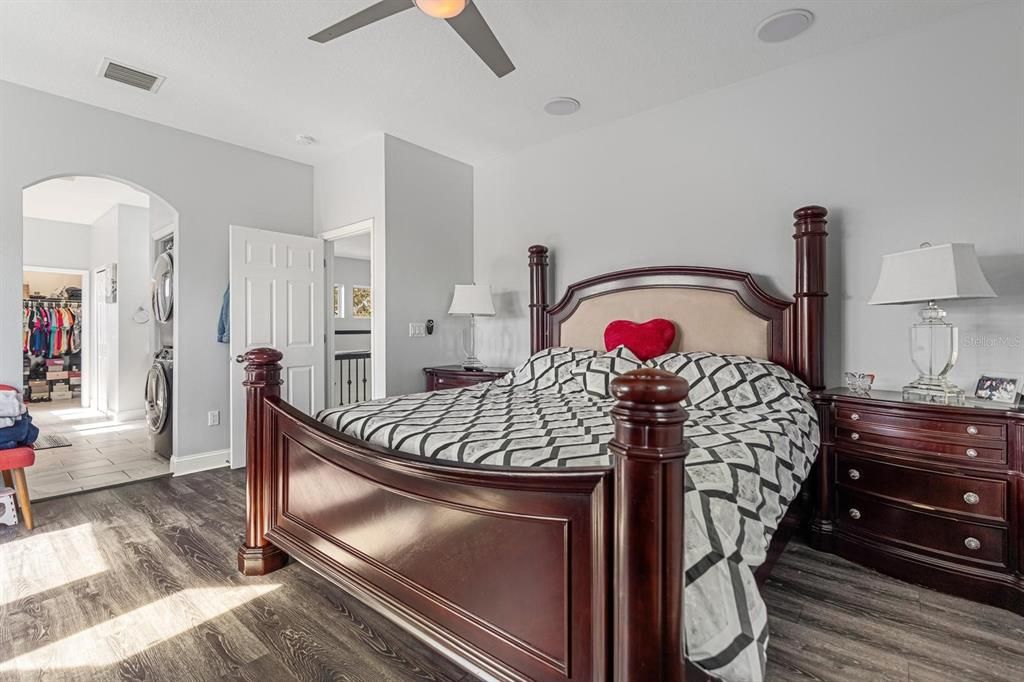 Под контрактом: $765,000 (4 спален, 2 ванн, 2560 Квадратных фут)