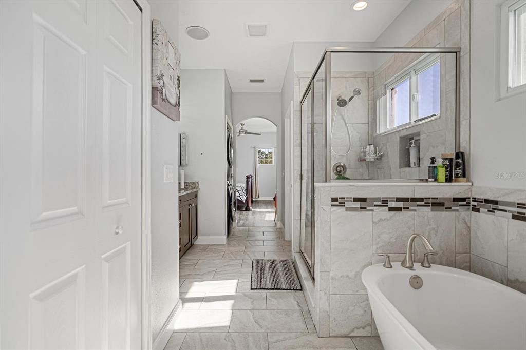 Под контрактом: $765,000 (4 спален, 2 ванн, 2560 Квадратных фут)