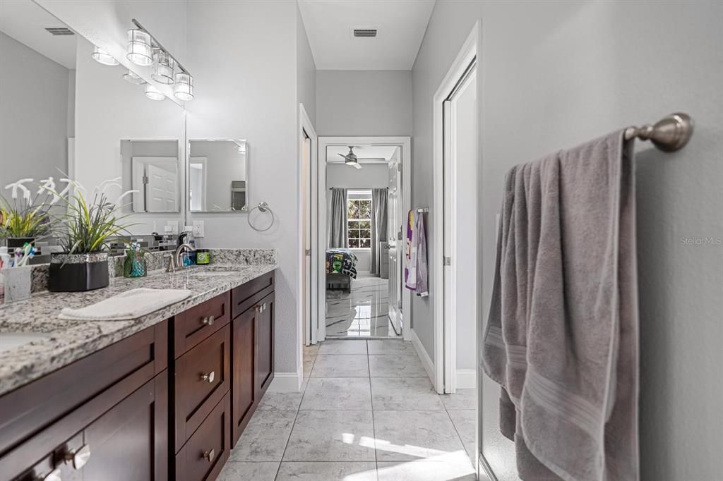 Под контрактом: $765,000 (4 спален, 2 ванн, 2560 Квадратных фут)