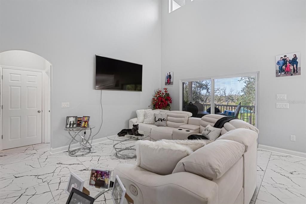 Под контрактом: $765,000 (4 спален, 2 ванн, 2560 Квадратных фут)