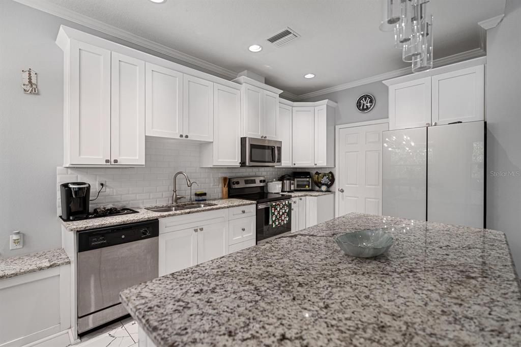 Под контрактом: $765,000 (4 спален, 2 ванн, 2560 Квадратных фут)