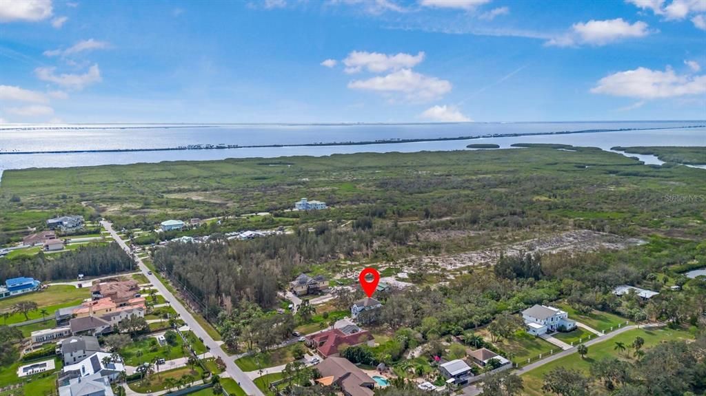 Под контрактом: $765,000 (4 спален, 2 ванн, 2560 Квадратных фут)