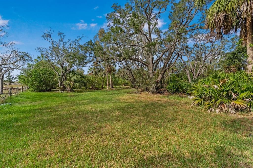 Под контрактом: $765,000 (4 спален, 2 ванн, 2560 Квадратных фут)