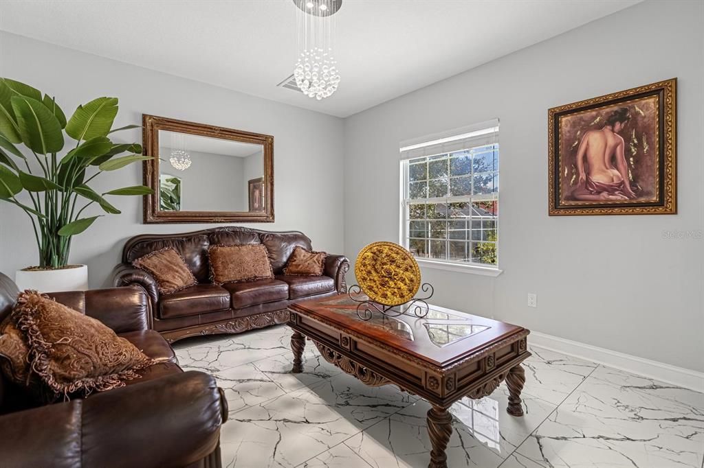 Под контрактом: $765,000 (4 спален, 2 ванн, 2560 Квадратных фут)