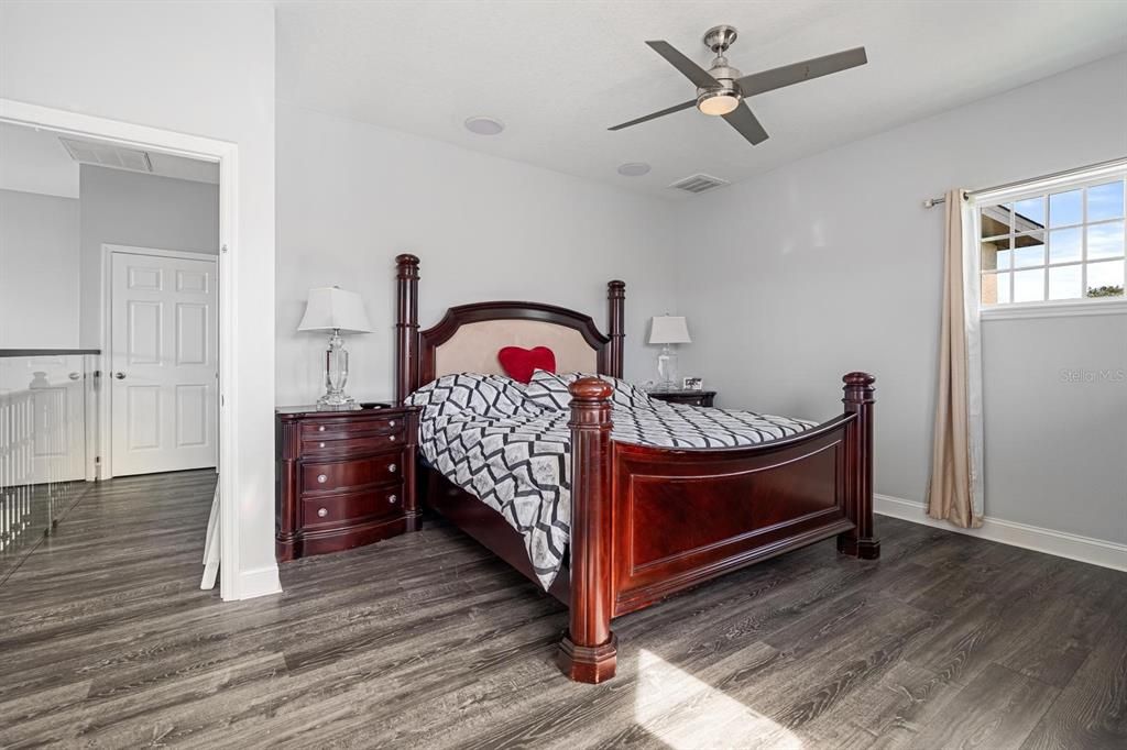 Под контрактом: $765,000 (4 спален, 2 ванн, 2560 Квадратных фут)