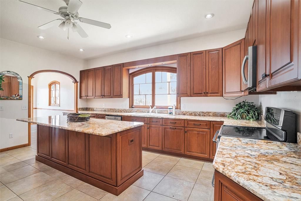 На продажу: $2,400,000 (4 спален, 3 ванн, 2950 Квадратных фут)