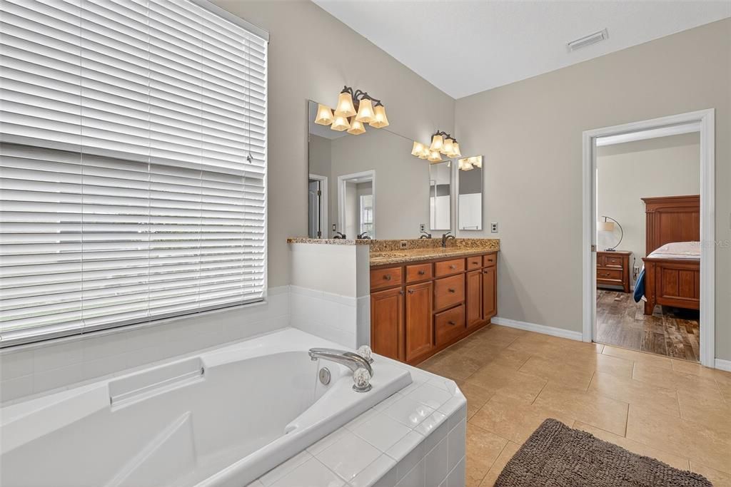 For Sale: $545,000 (3 beds, 2 baths, 2564 Square Feet)