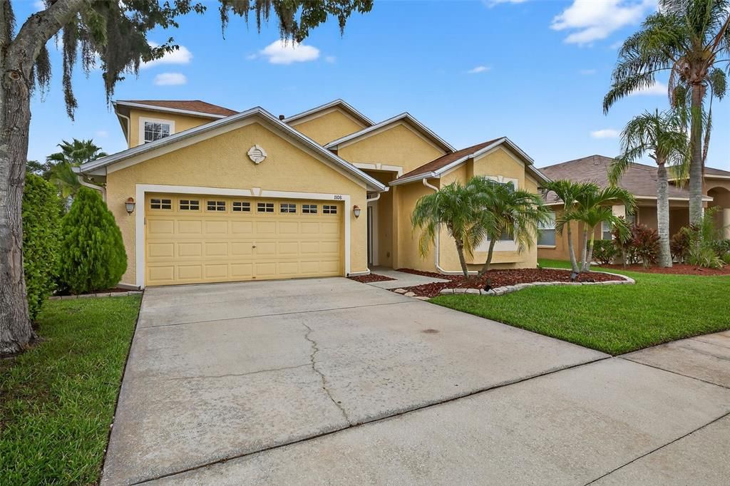 For Sale: $545,000 (3 beds, 2 baths, 2564 Square Feet)