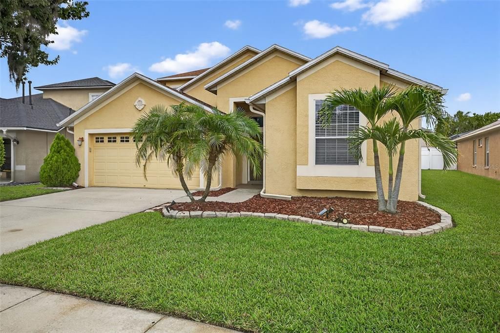 For Sale: $545,000 (3 beds, 2 baths, 2564 Square Feet)