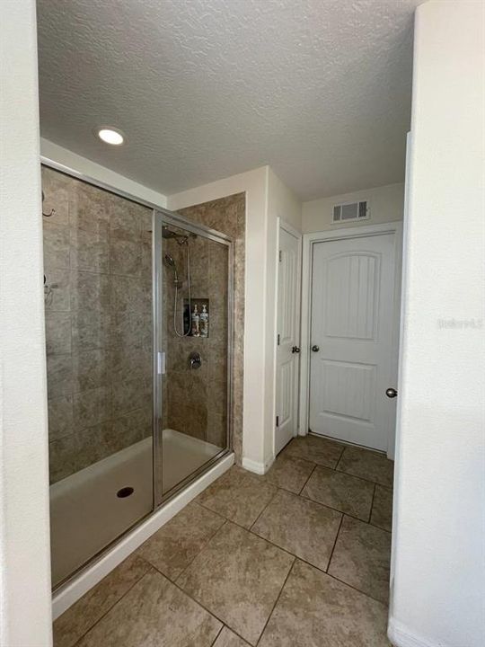 For Rent: $3,200 (4 beds, 2 baths, 2174 Square Feet)